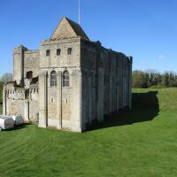 Castle grounds stroll with the dog, with tea shops, Norfolk - Norfolk castle with dog-friendly pub nearby