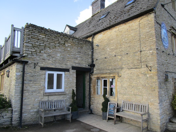 Dog walk and dog-friendly pub near Stow, Gloucestershire - Driving with ...