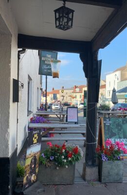 Dog-friendly pub, Bristol - Driving with Dogs