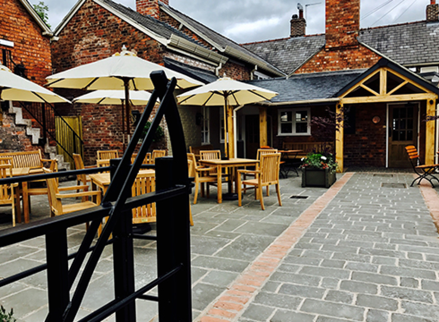 Tarporley dog walk and dogfriendly pub, Cheshire Driving with Dogs
