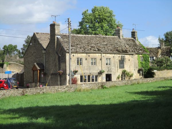 A417 dog walk and a dog-friendly Cotswold pub near Cirencester ...