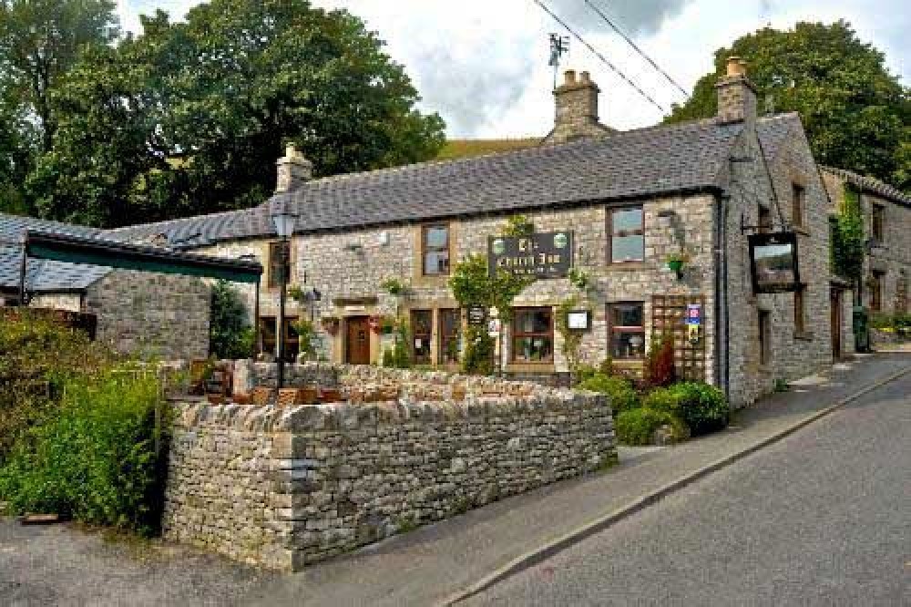 Chelmorton dogfriendly pub with dog walks, Derbyshire Driving with Dogs Chelmorton dogfriendly pub with dog walks, Derbyshire Driving with Dogs