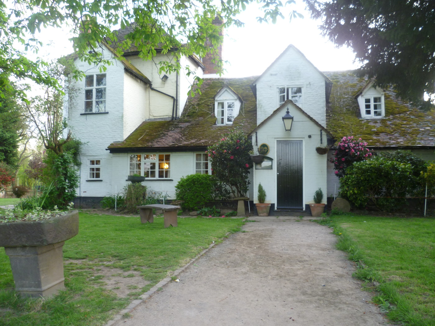 Worcester dogfriendly pub and walk, Worcestershire Driving with Dogs