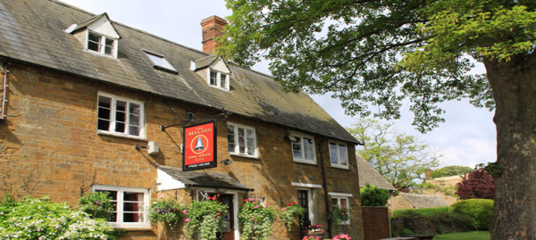 Cotswolds dog walk and a dog-friendly pub, Oxfordshire - Driving with Dogs