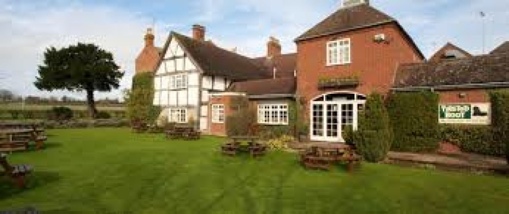 picture Coughton Court Walks dog friendly pub hotel and dog walk