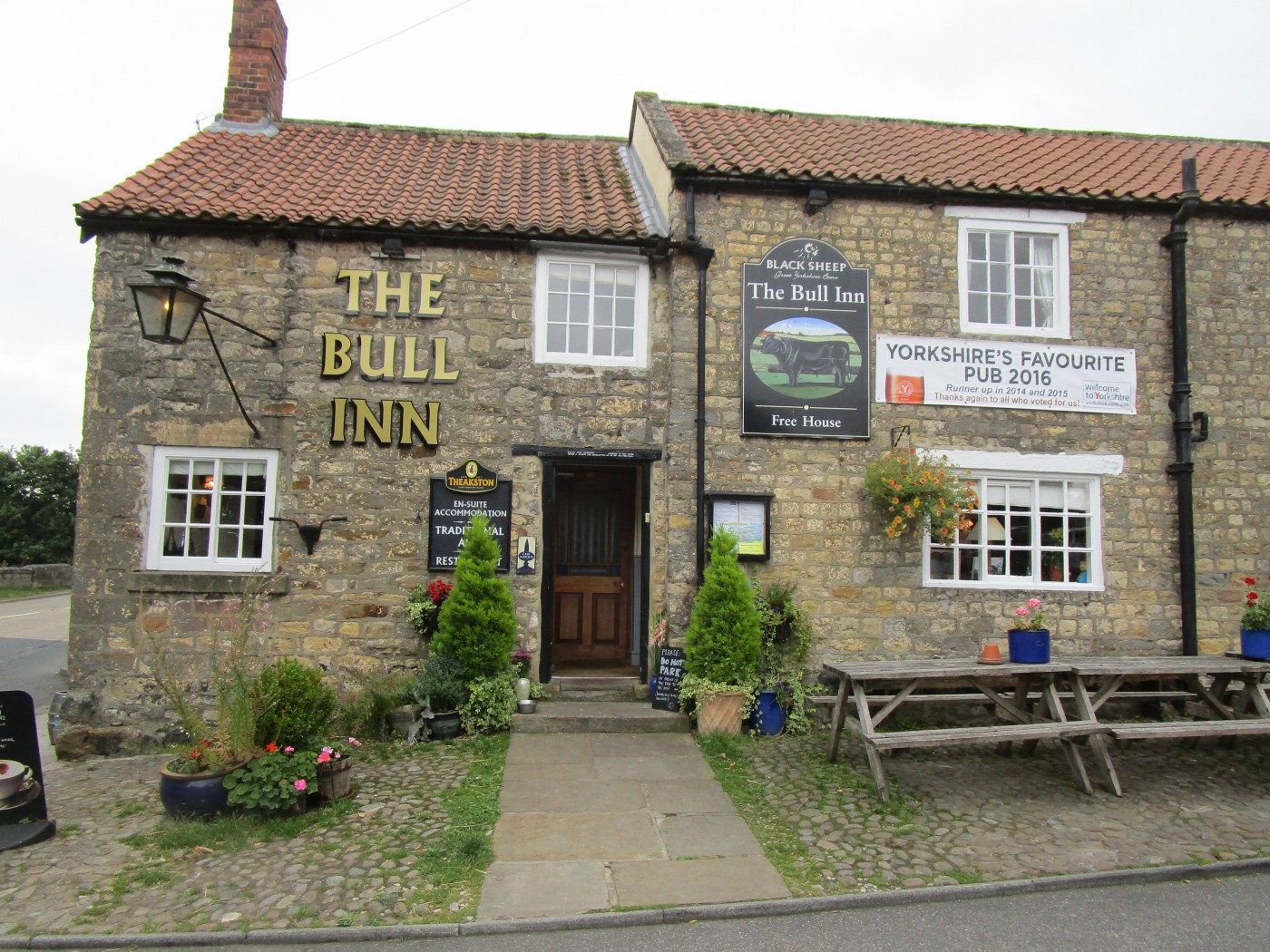 Riverside dog walk and dogfriendly pub, North Yorkshire Driving with
