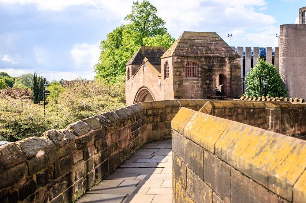 A relaxed trip to Chester with your dog