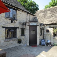 Dog-friendly pub near Bladon, Oxfordshire - Oxfordshire dog-friendly pub