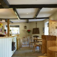 A30 country inn wth dog-friendly B&B and a dog walk, Wiltshire - Wiltshire dog friendly pub and dog walk