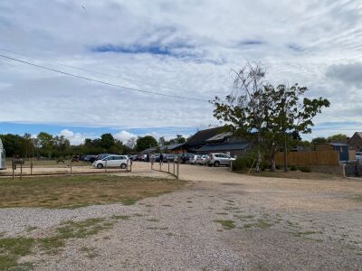 Great brunch stop, easy parking on Monarchs Way, Warwickshire - Driving with Dogs