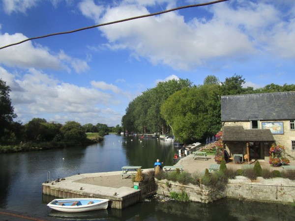 A361 Riverside dog walk and a dog-friendly pub/cafe, Gloucestershire ...